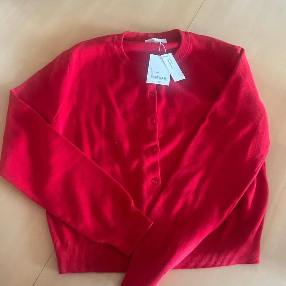 Red cardigan from oak and fort - Picture 4 of 4